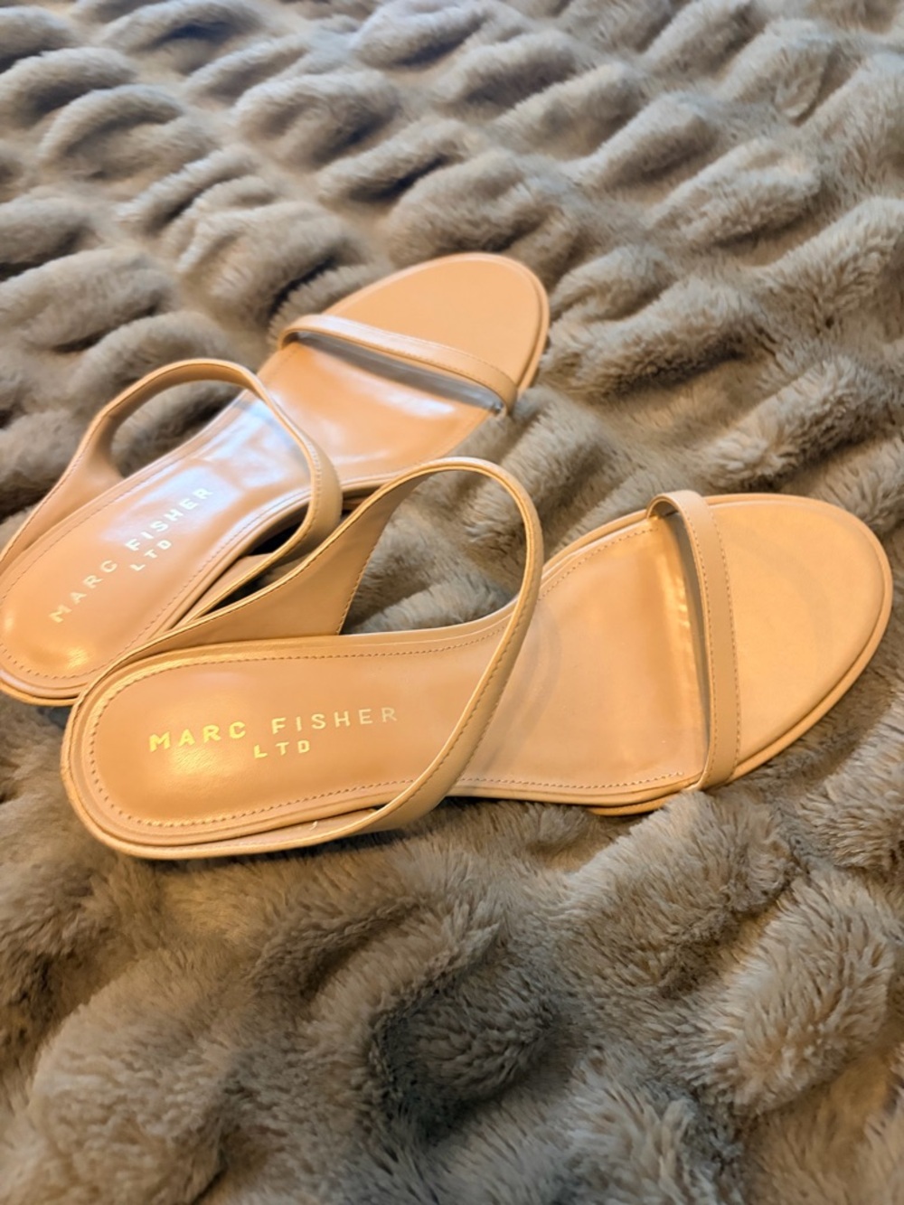 Marc Fisher Alonde Heels - Picture 5 of 5
